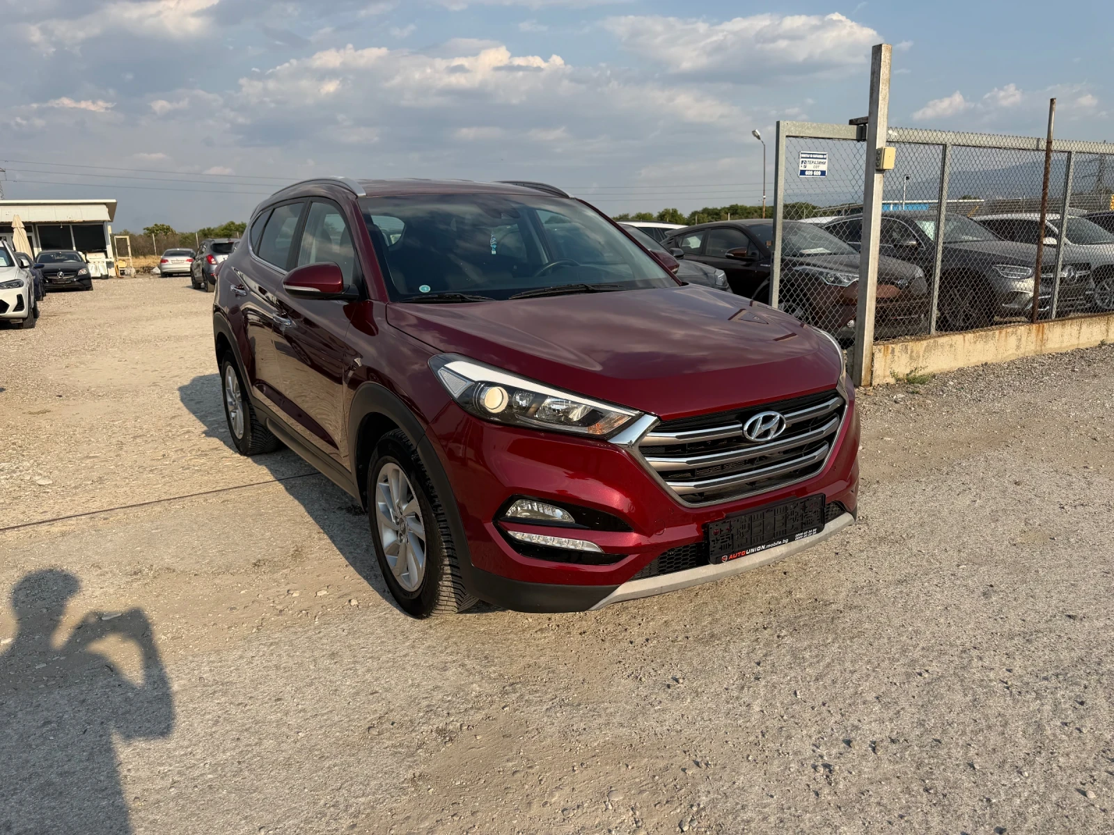 Hyundai Tucson 1.7CRDI | АВТОМАТ| ПОДГР| КАМЕРА| КЕЙЛЕС, снимка 3 - Автомобили и джипове - 55801180