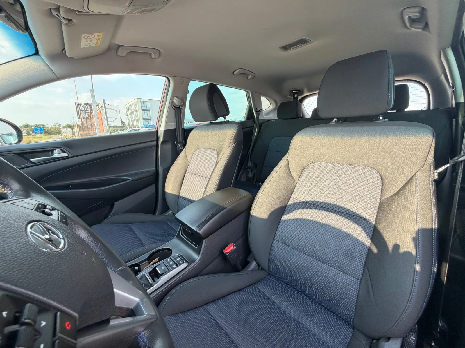 Hyundai Tucson 1.7CRDI | АВТОМАТ| ПОДГР| КАМЕРА| КЕЙЛЕС, снимка 9 - Автомобили и джипове - 55801180