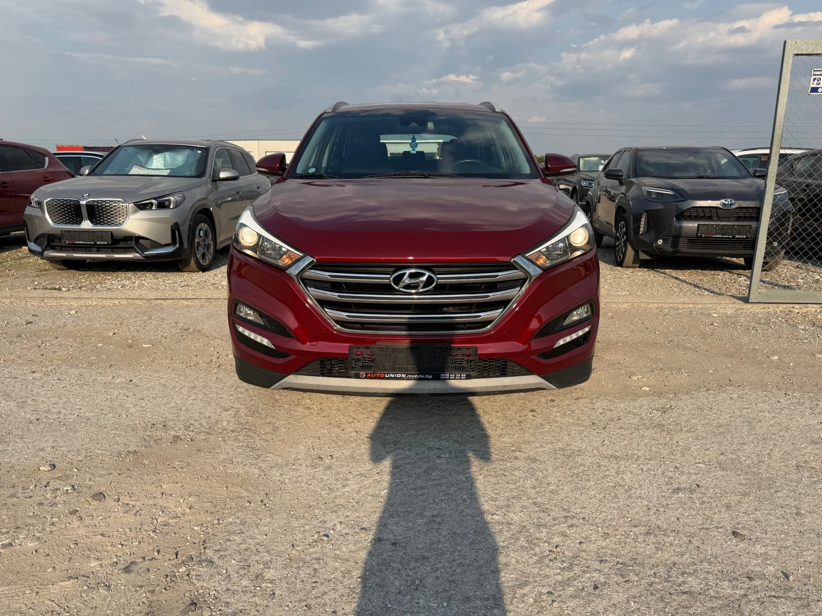 Hyundai Tucson 1.7CRDI | АВТОМАТ| ПОДГР| КАМЕРА| КЕЙЛЕС, снимка 2 - Автомобили и джипове - 55801180
