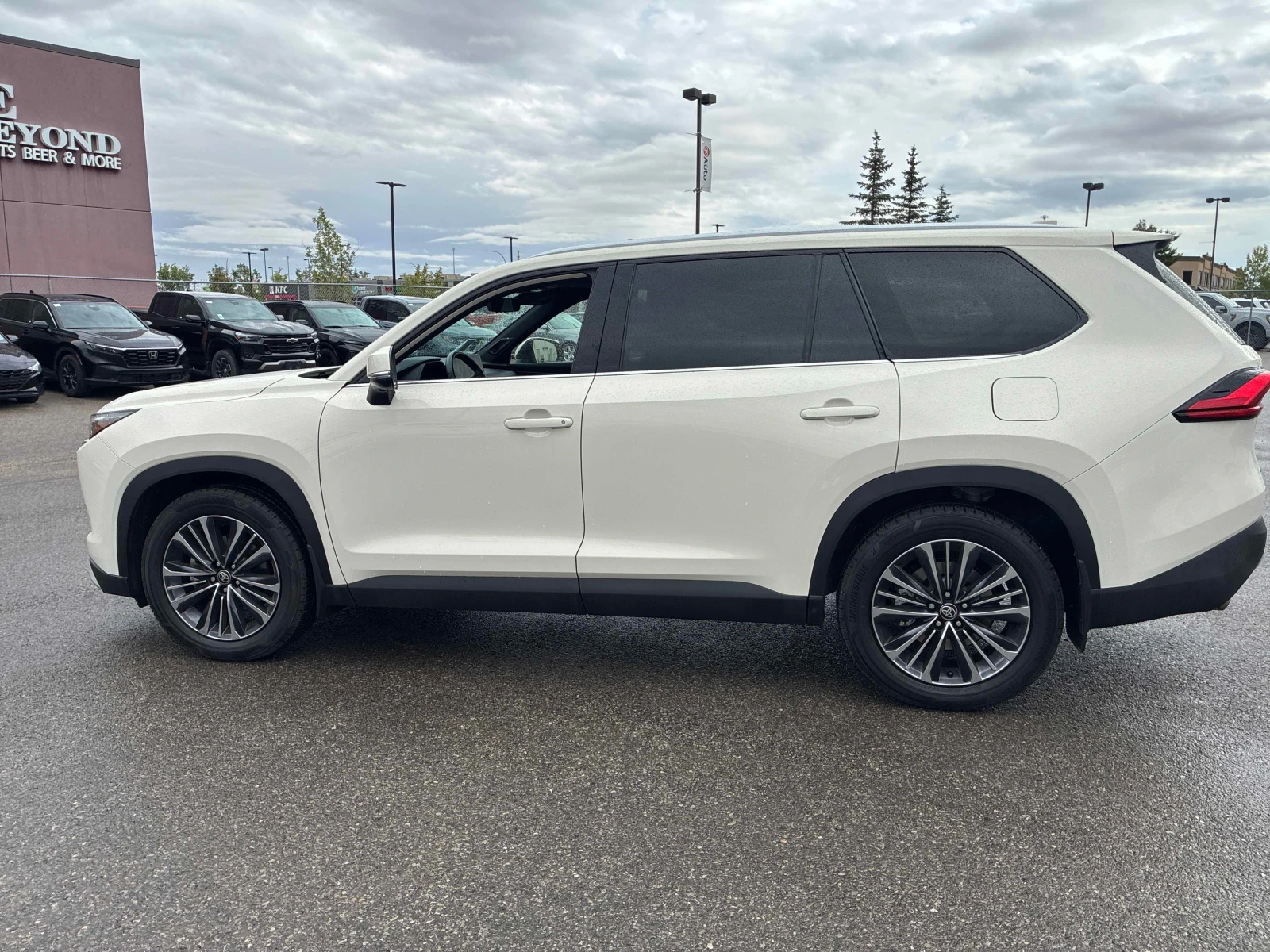 Toyota Highlander Hybrid Platinum / 360 / jbl / Обдухване , снимка 2 - Автомобили и джипове - 55986757