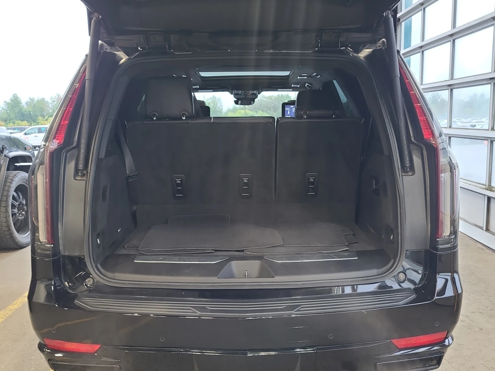 Cadillac Escalade * SPORT PLATINUM * АВТОКРЕДИТ БЕЗ ПЪРВОНАЧАЛНА, снимка 13 - Автомобили и джипове - 56005956
