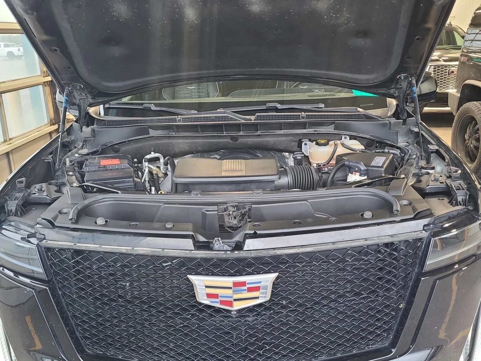 Cadillac Escalade * SPORT PLATINUM * АВТОКРЕДИТ БЕЗ ПЪРВОНАЧАЛНА, снимка 17 - Автомобили и джипове - 56005956