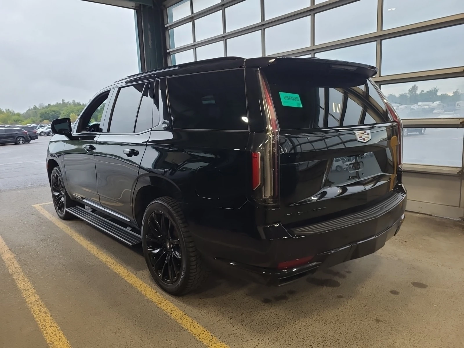 Cadillac Escalade * SPORT PLATINUM * АВТОКРЕДИТ БЕЗ ПЪРВОНАЧАЛНА, снимка 4 - Автомобили и джипове - 56005956