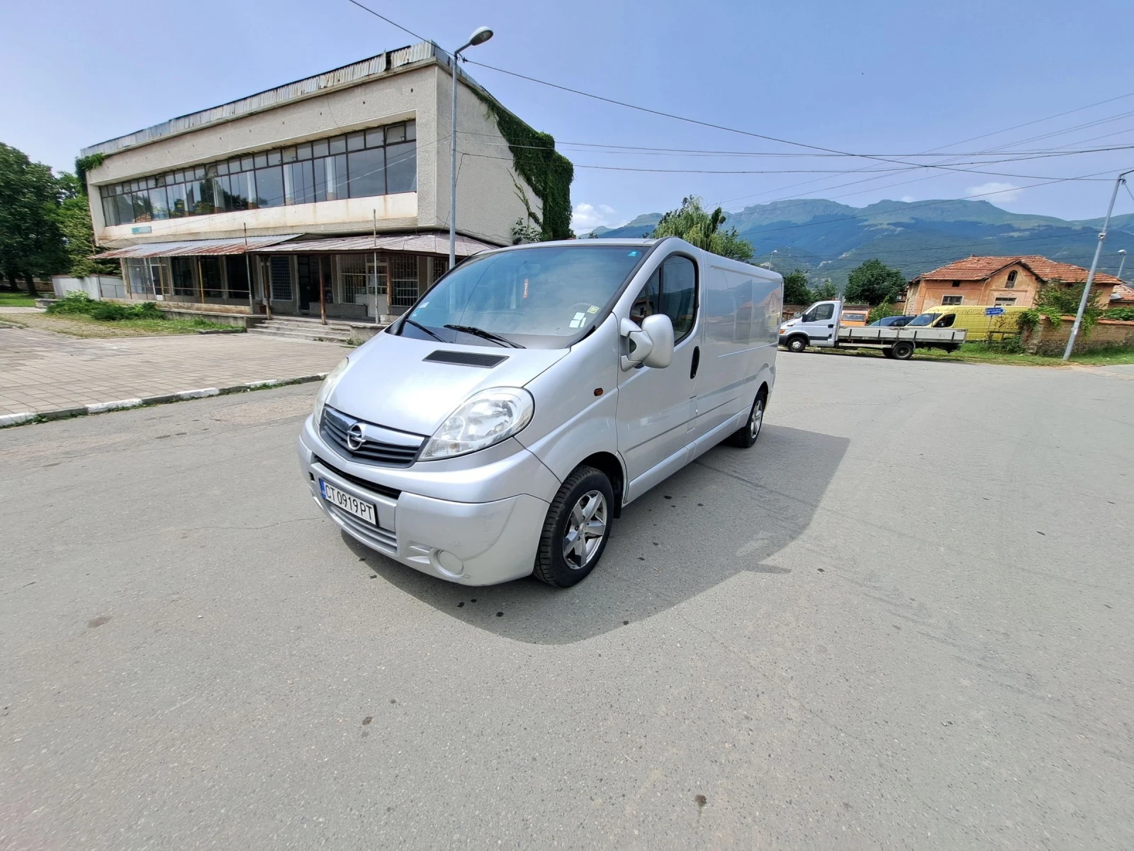 Opel Vivaro 2.0 MAXI KLIMA  - изображение 2