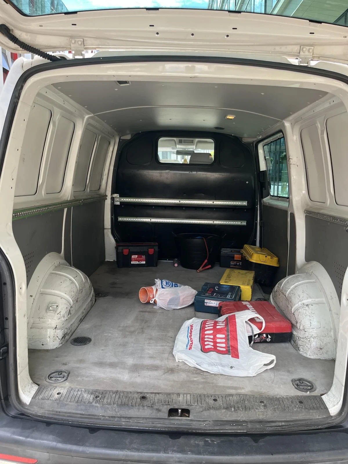 VW Transporter Товарен, снимка 9 - Бусове и автобуси - 54662883