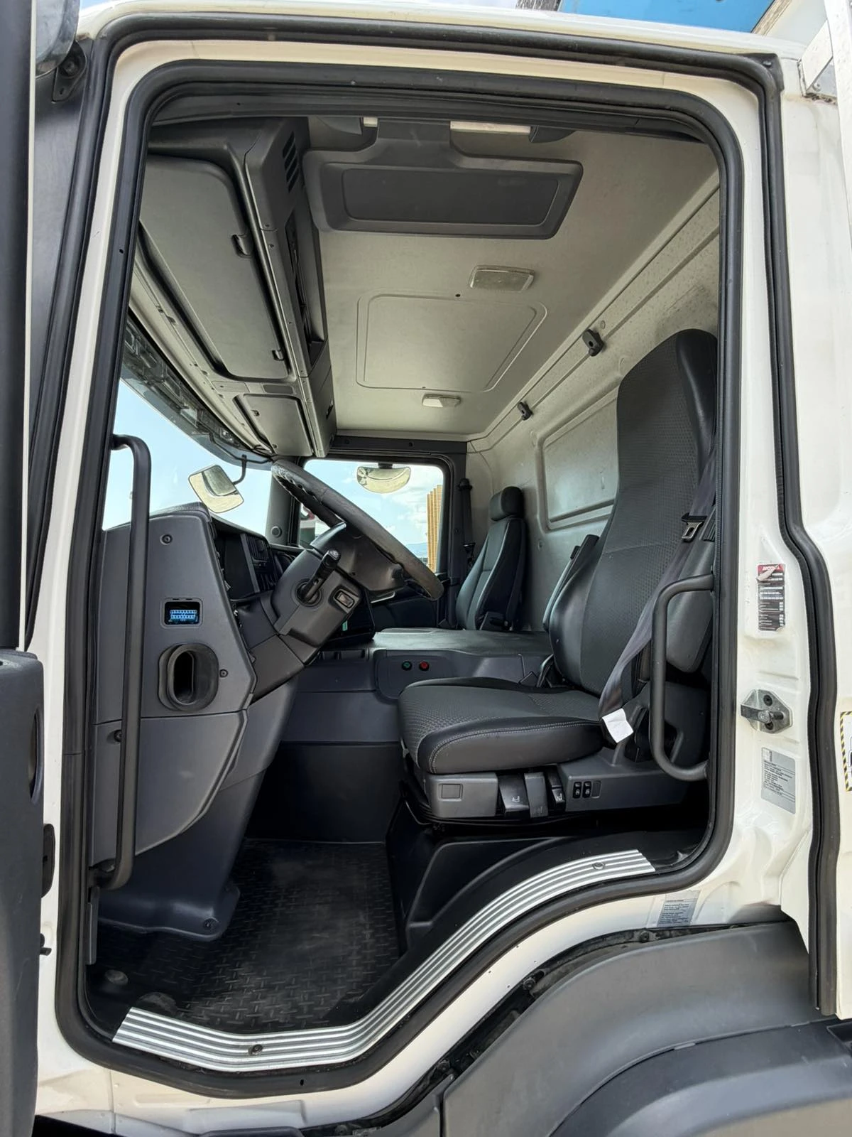 Scania P 250 хладилен, снимка 11 - Камиони - 55612690