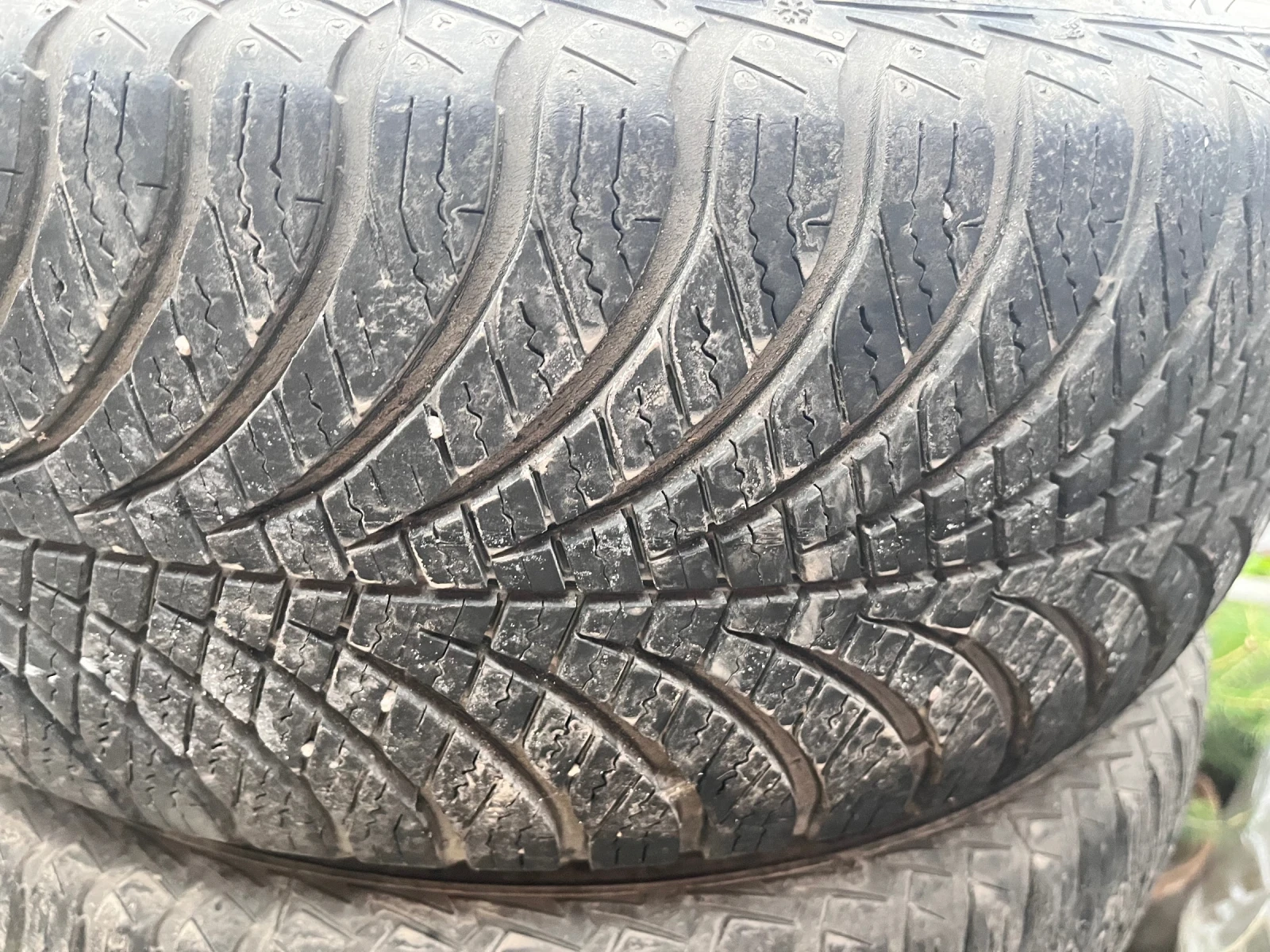 Гуми Всесезонни 185/60R15, снимка 2 - Гуми и джанти - 54019203
