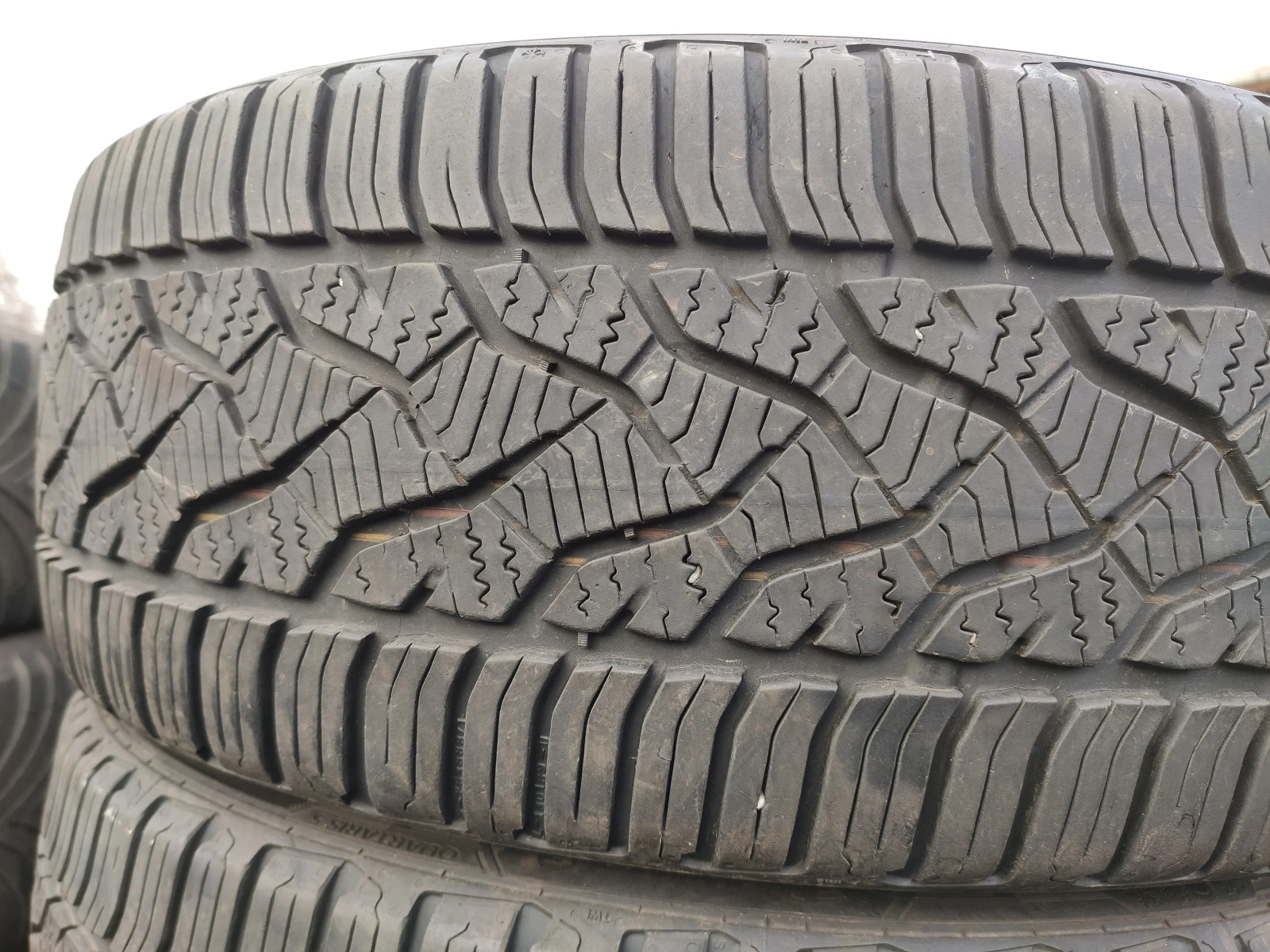Гуми Всесезонни 195/45R17, снимка 2 - Гуми и джанти - 54734733