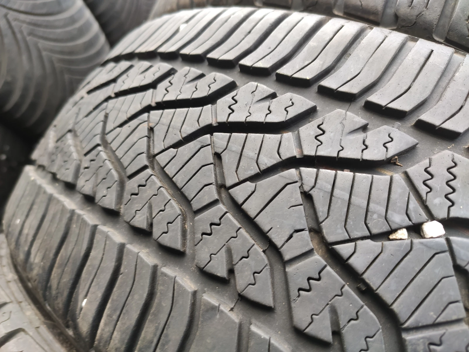 Гуми Всесезонни 195/45R17
