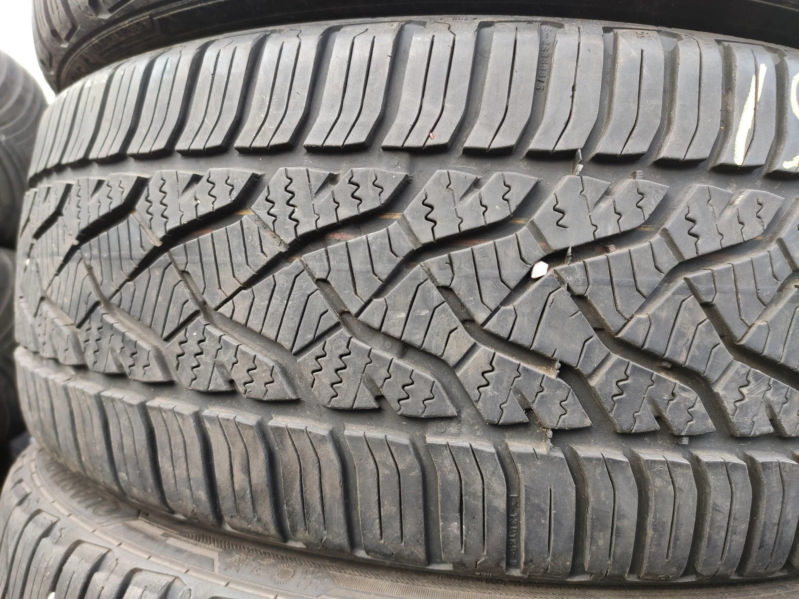 Гуми Всесезонни 195/45R17, снимка 3 - Гуми и джанти - 54734733