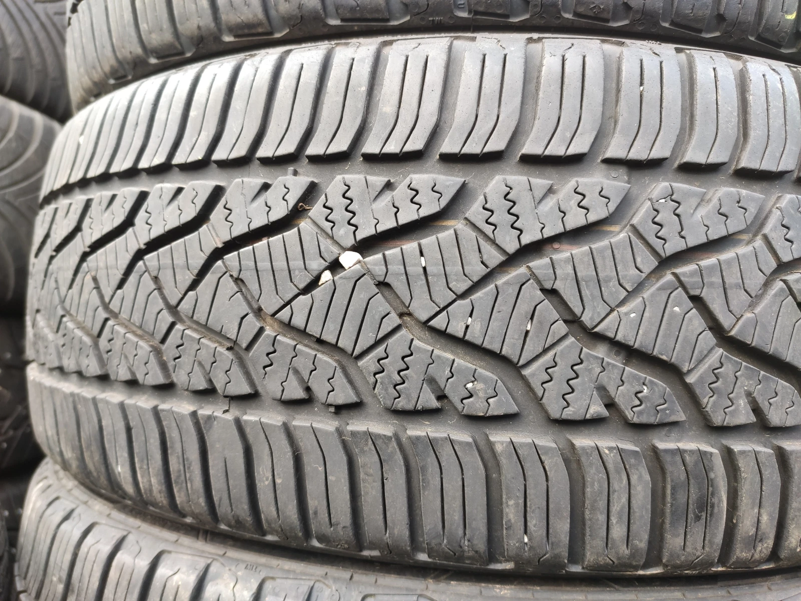 Гуми Всесезонни 195/45R17, снимка 4 - Гуми и джанти - 54734733