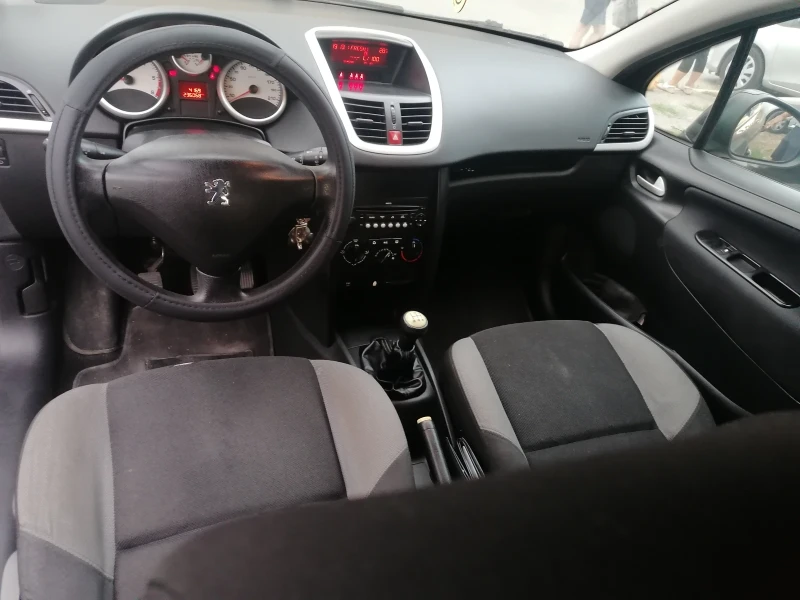 Peugeot 207 1.4 HDI, снимка 11 - Автомобили и джипове - 47055993