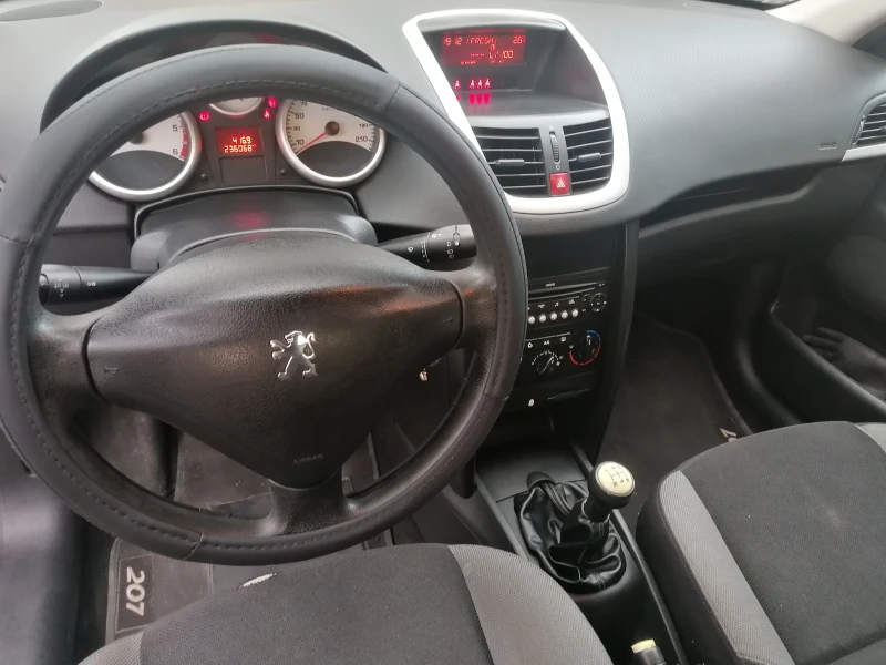 Peugeot 207 1.4 HDI, снимка 12 - Автомобили и джипове - 47055993