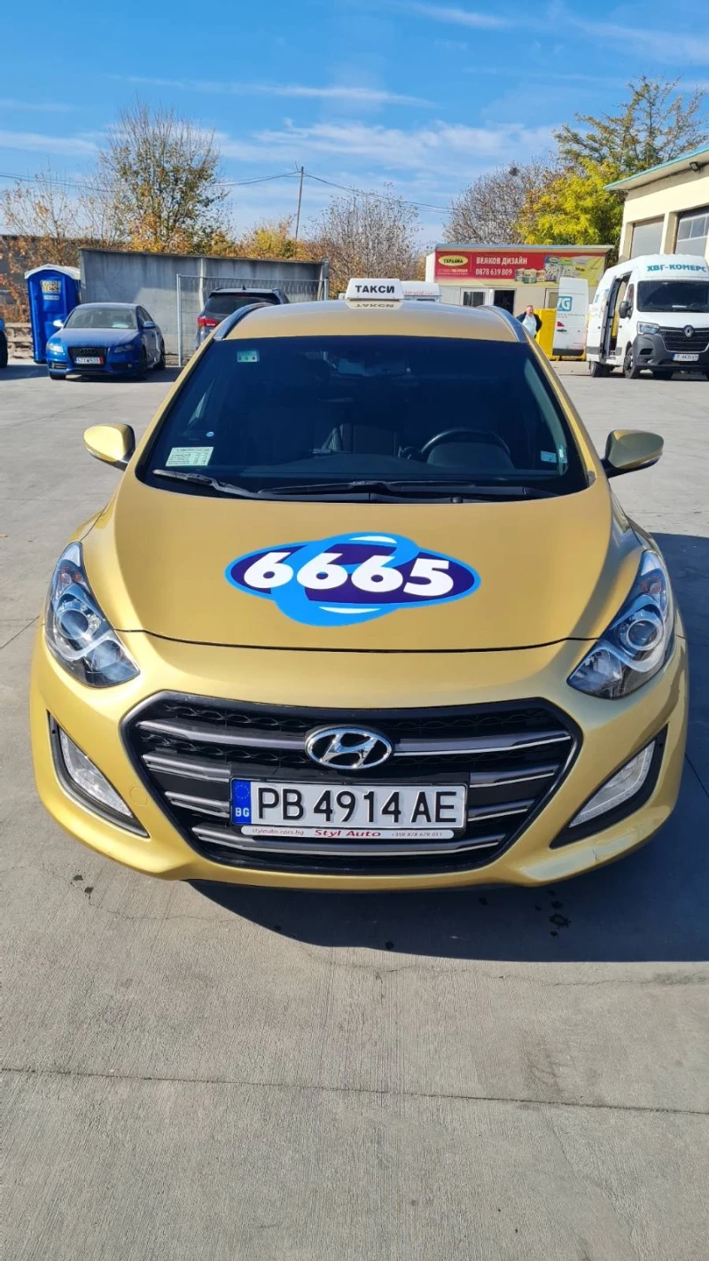 Hyundai I30 Комплект зимни гуми, завиващи фарове, черен таван, снимка 1 - Автомобили и джипове - 47838789