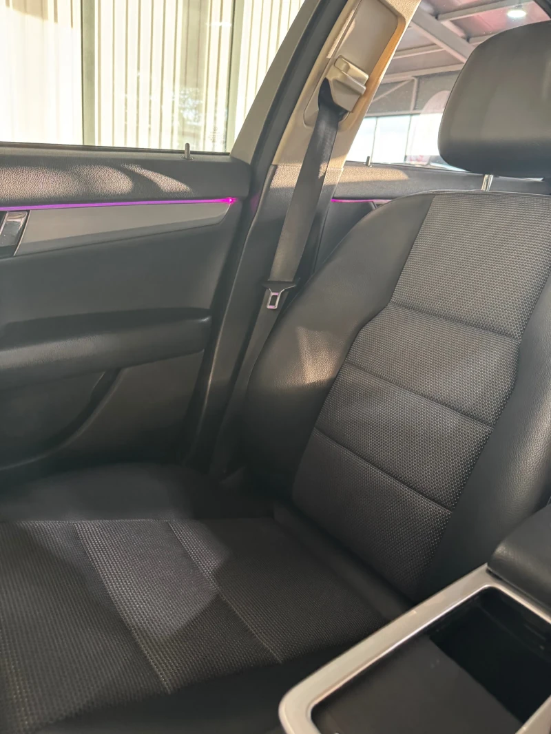 Mercedes-Benz C 320 4 MATIC * LED * , снимка 13 - Автомобили и джипове - 52079032