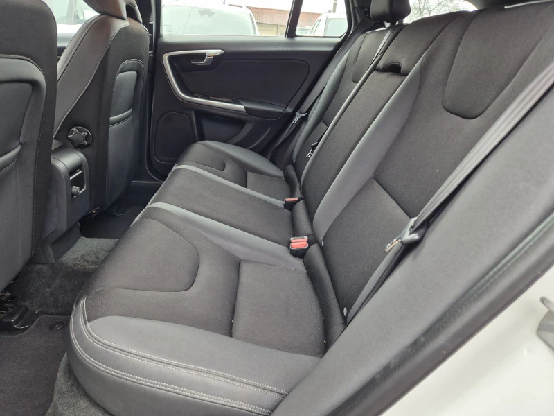Volvo V60 2.0D-163кс-AUTOMATIC-FACE LIFT, снимка 14 - Автомобили и джипове - 52891599