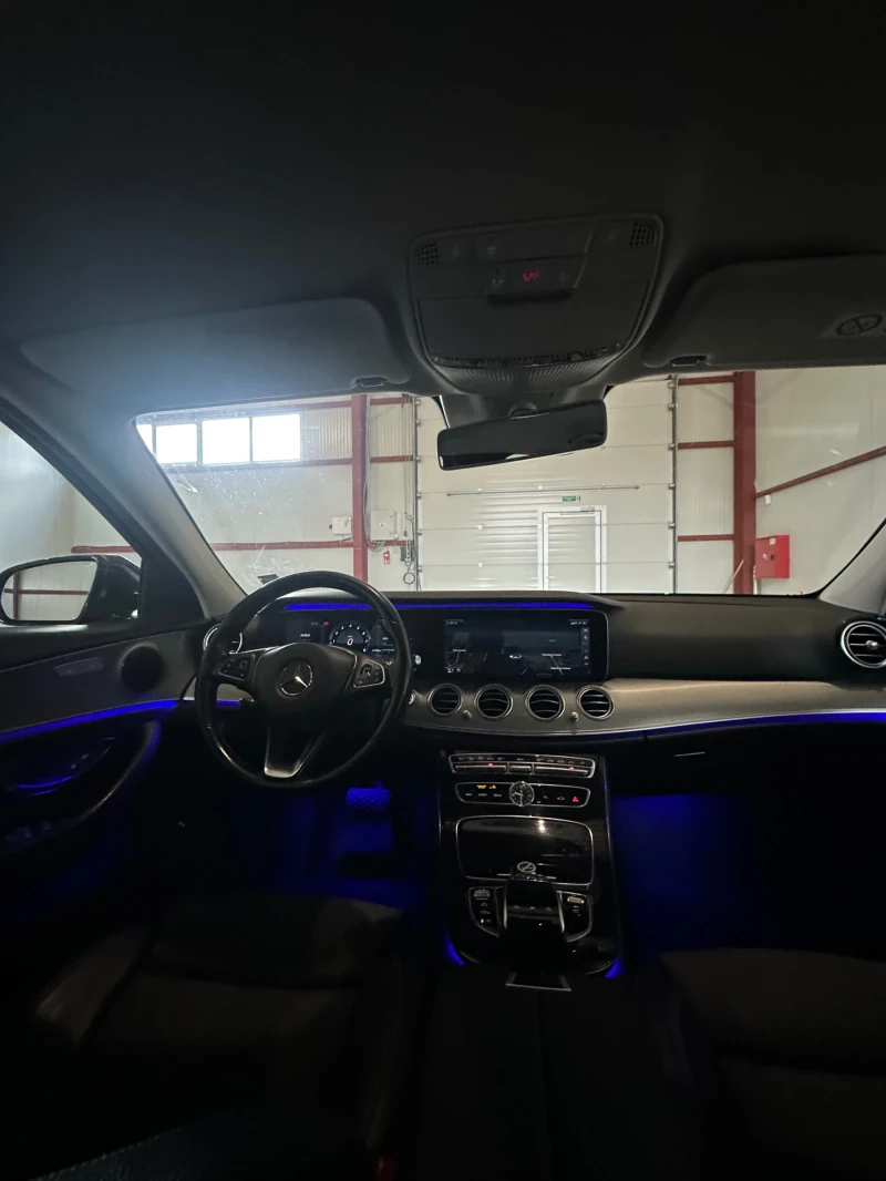 Mercedes-Benz E 200, снимка 3 - Автомобили и джипове - 53492046