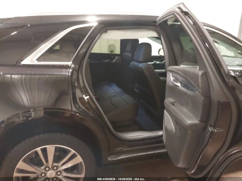 Cadillac XT5 2l Awd Premium Luxury, снимка 8 - Автомобили и джипове - 53518775