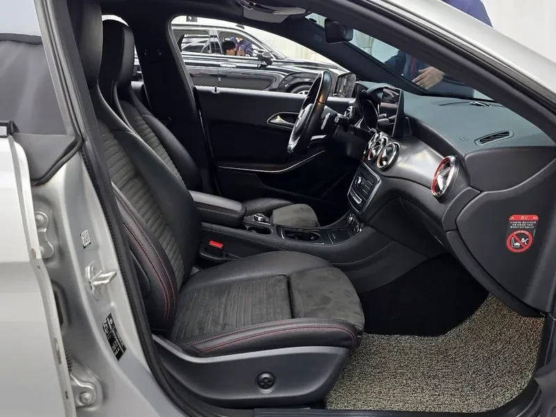 Mercedes-Benz CLA 2.5, снимка 11 - Автомобили и джипове - 54287779