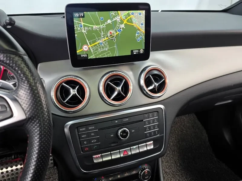 Mercedes-Benz CLA 2.5, снимка 14 - Автомобили и джипове - 54287779