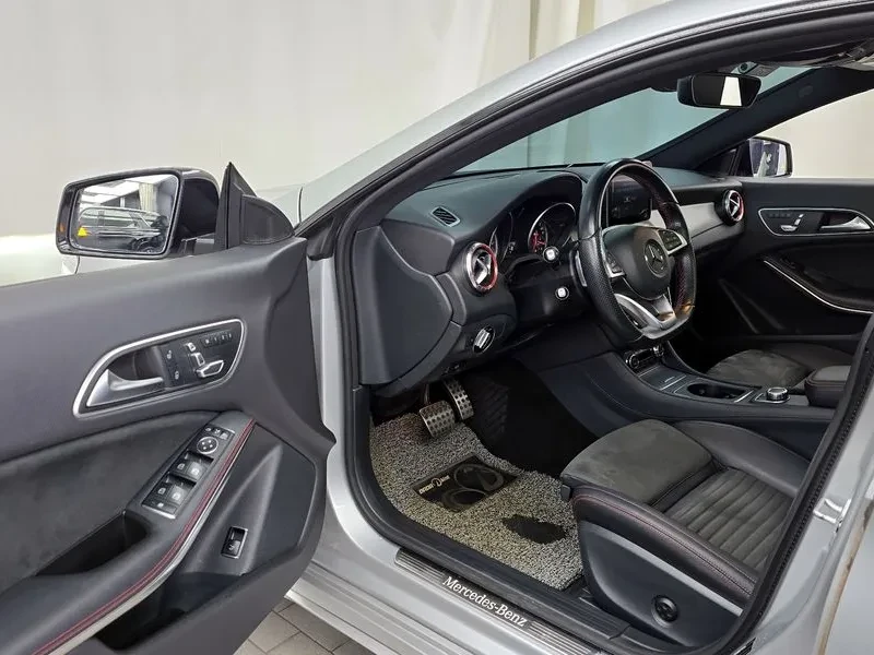 Mercedes-Benz CLA 2.5, снимка 10 - Автомобили и джипове - 54287779
