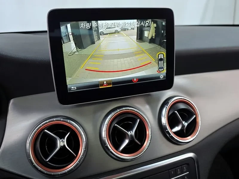 Mercedes-Benz CLA 2.5, снимка 15 - Автомобили и джипове - 54287779