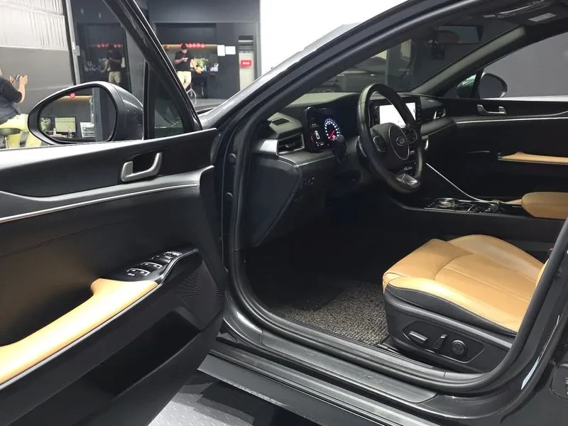 Kia K5 2.0 Prestige, снимка 10 - Автомобили и джипове - 55739444