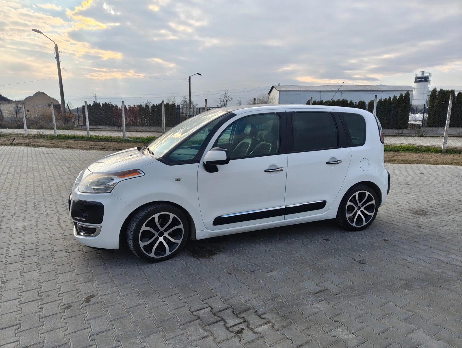 Citroen C3 Picasso 1.6 HDI exclusive, снимка 1
