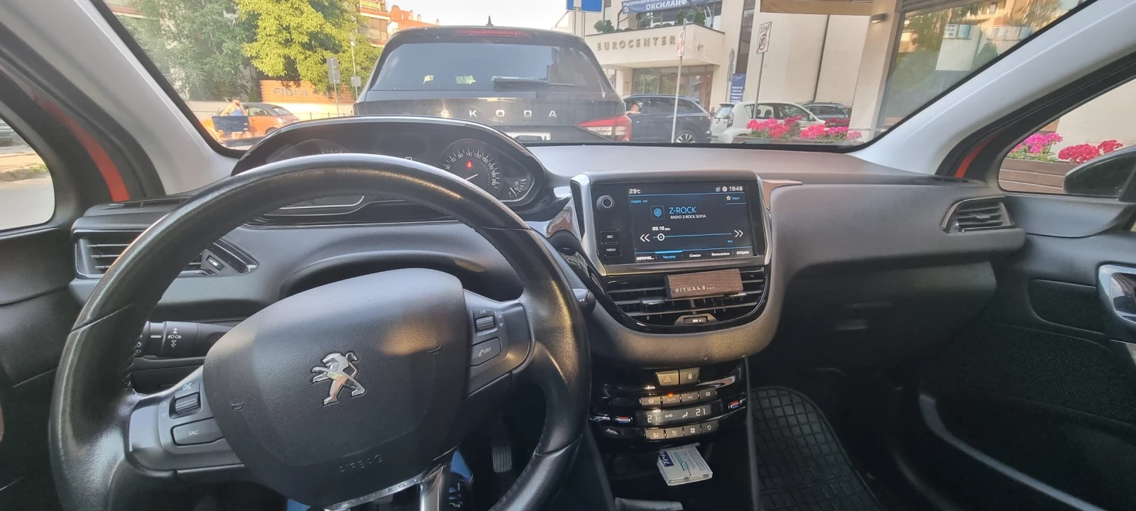 Peugeot 208  - изображение 10