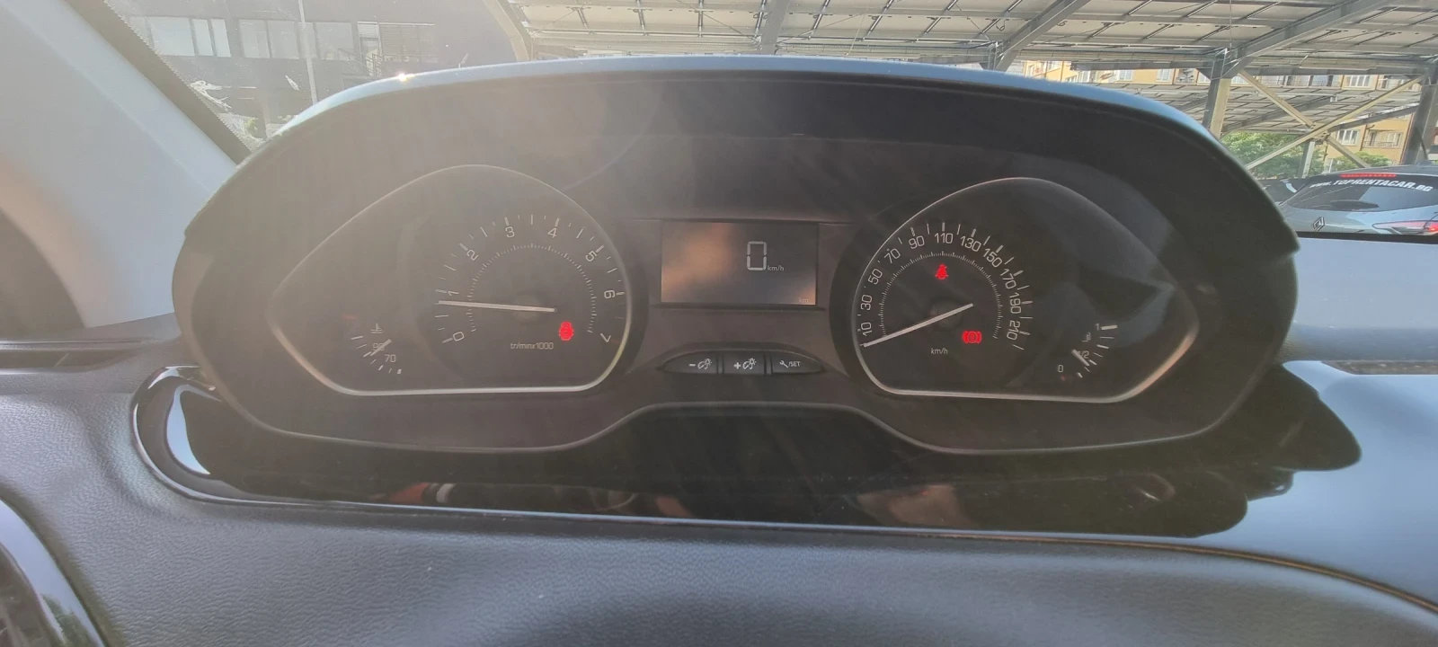 Peugeot 208  - изображение 9