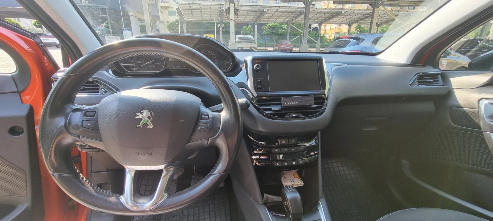 Peugeot 208  - изображение 10