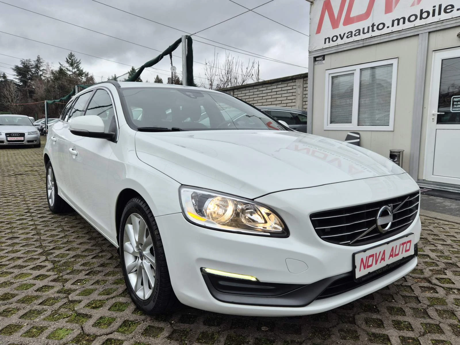 Volvo V60 2.0D-163кс-AUTOMATIC-FACE LIFT - изображение 5