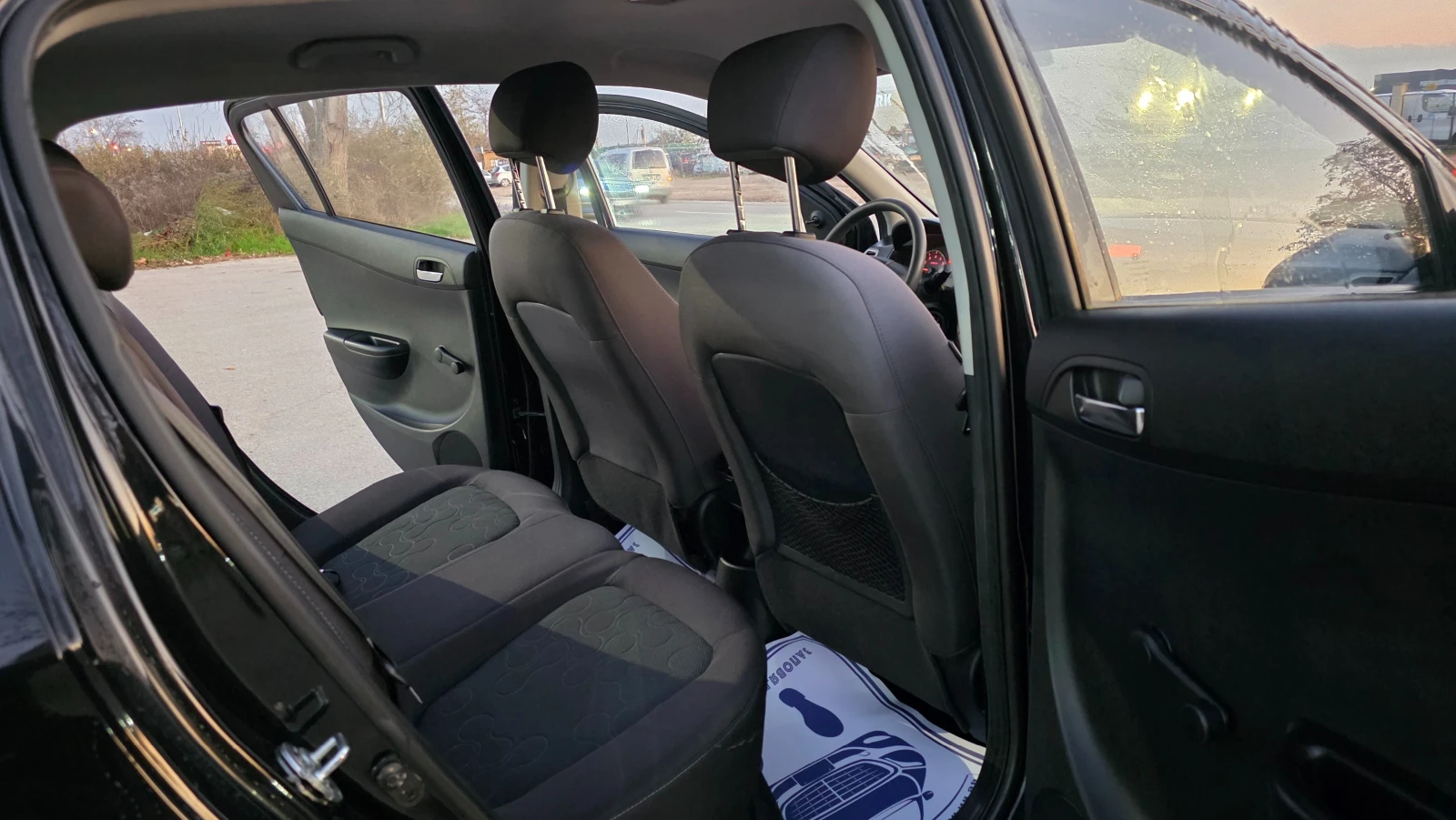 Hyundai I20 БЕЗУПРЕЧНА , снимка 10 - Автомобили и джипове - 54020716