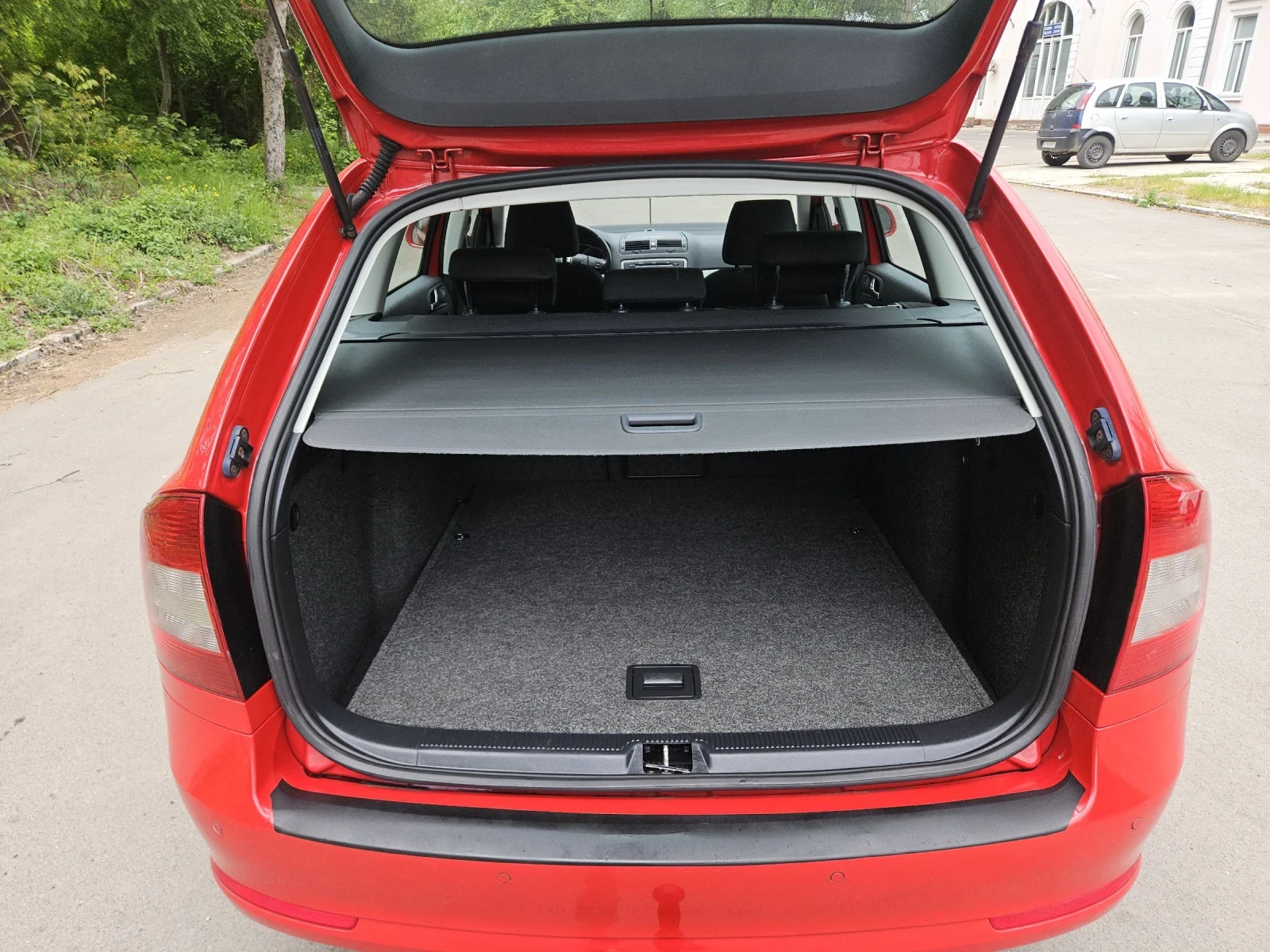 Skoda Octavia 2.0tdi--DSG--XENON, снимка 9 - Автомобили и джипове - 54360306