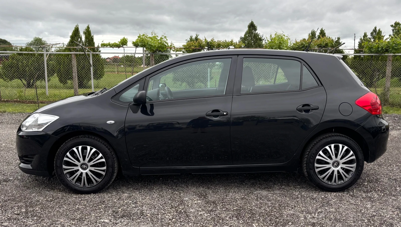 Toyota Auris 106000км, снимка 8 - Автомобили и джипове - 54585321