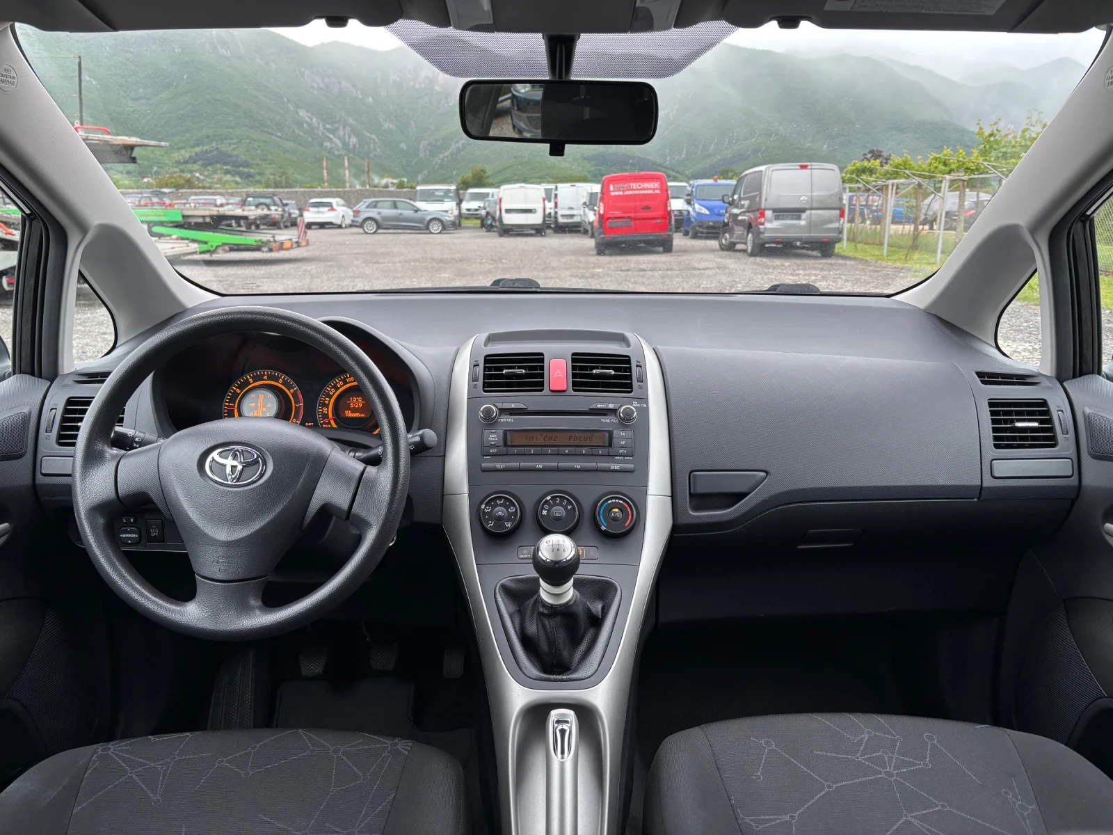 Toyota Auris 106000км, снимка 12 - Автомобили и джипове - 54585321