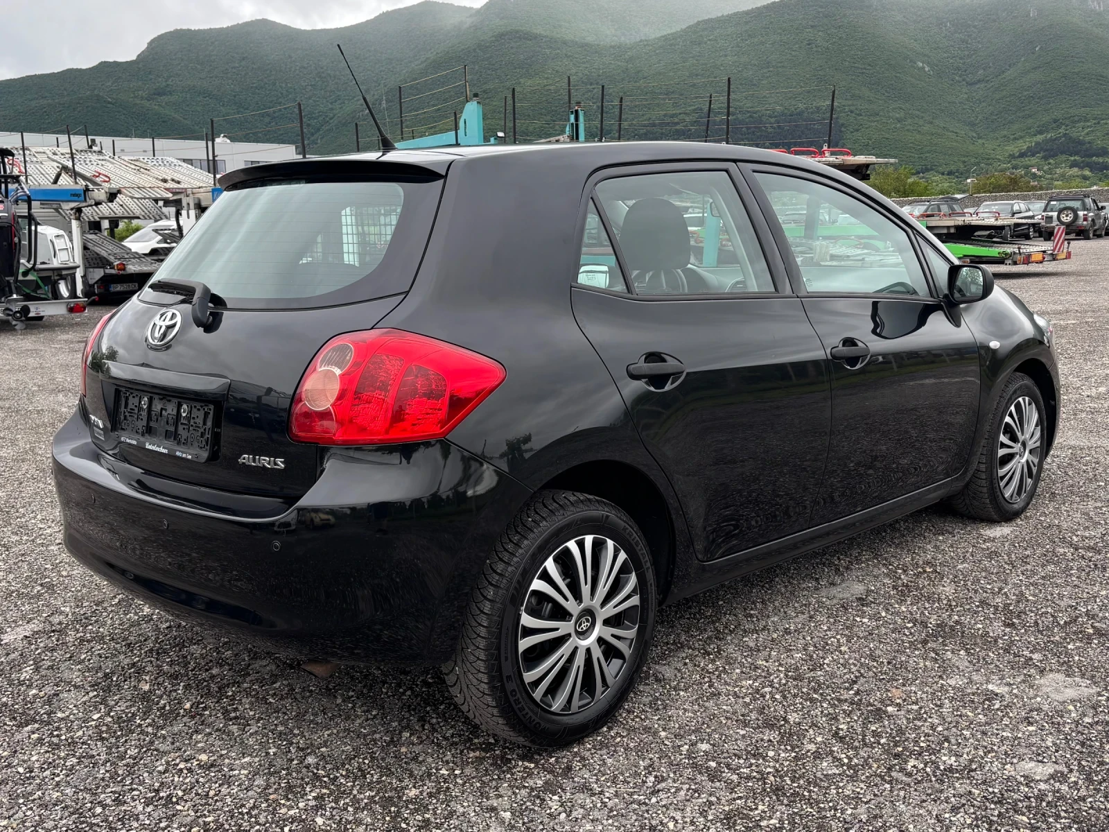Toyota Auris 106000км, снимка 5 - Автомобили и джипове - 54585321
