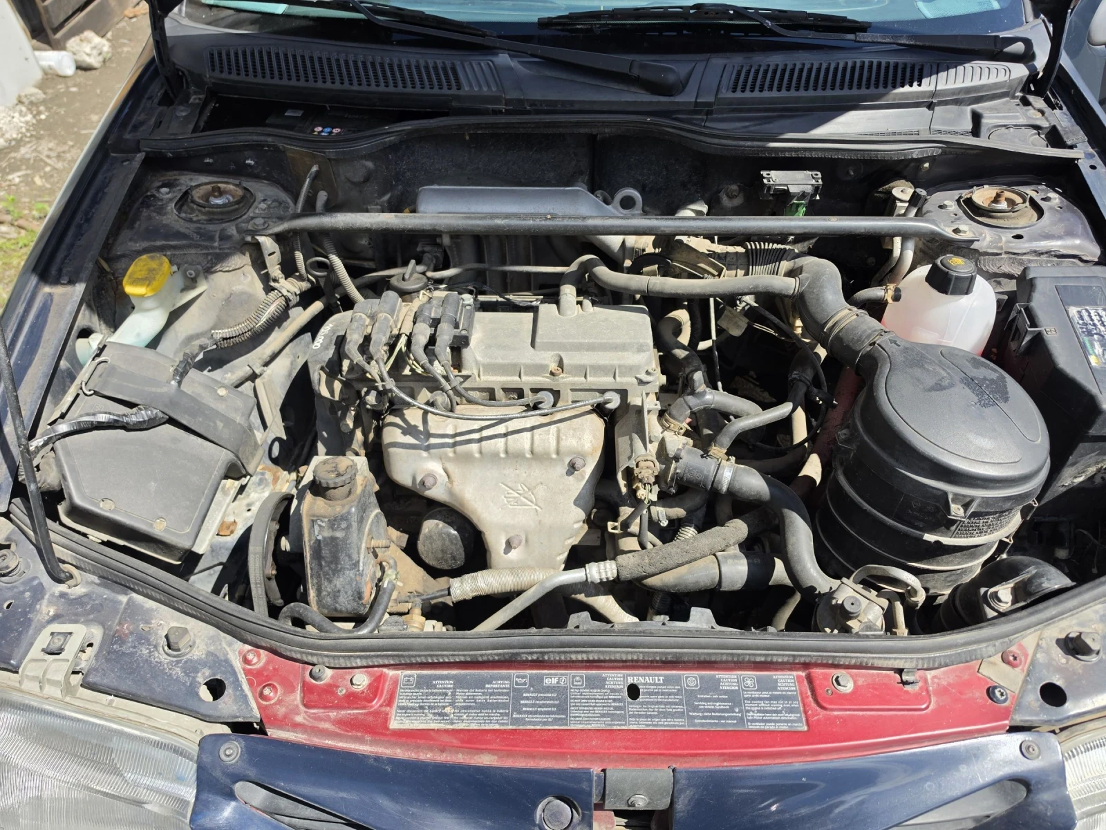 Renault Megane 1600, снимка 13 - Автомобили и джипове - 54593887