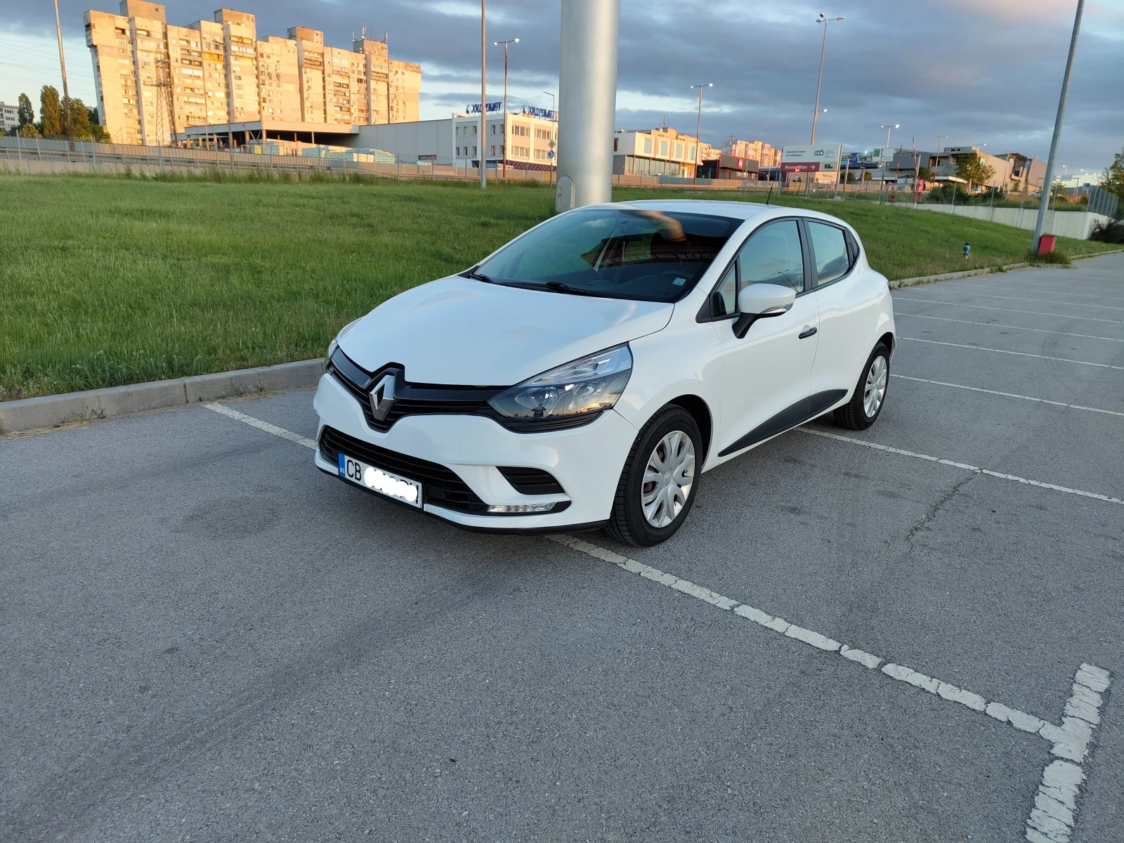 Renault Clio N1, снимка 3 - Автомобили и джипове - 54598526