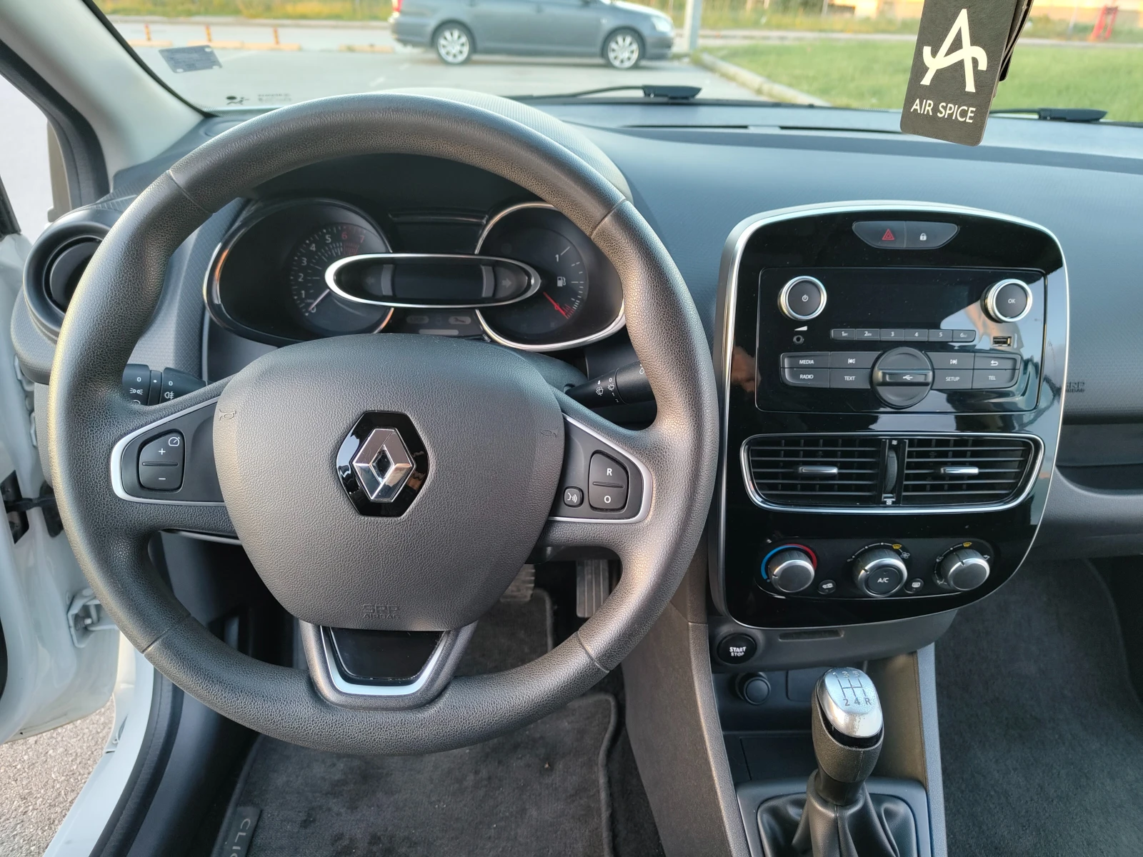 Renault Clio N1, снимка 12 - Автомобили и джипове - 54598526