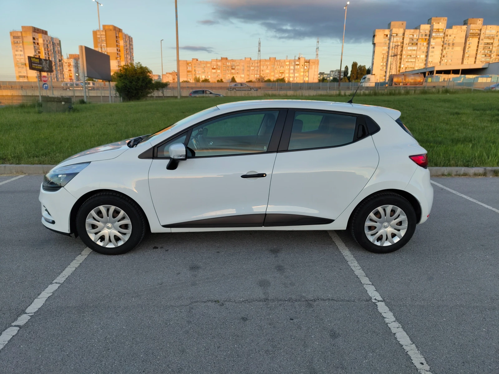 Renault Clio N1, снимка 4 - Автомобили и джипове - 54598526