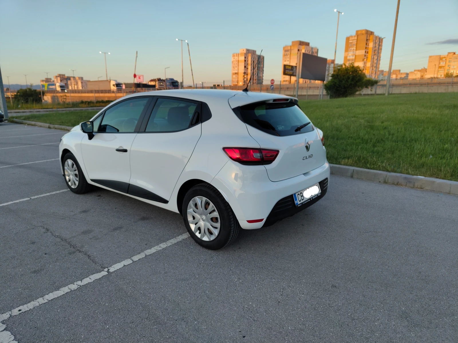 Renault Clio N1, снимка 5 - Автомобили и джипове - 54598526