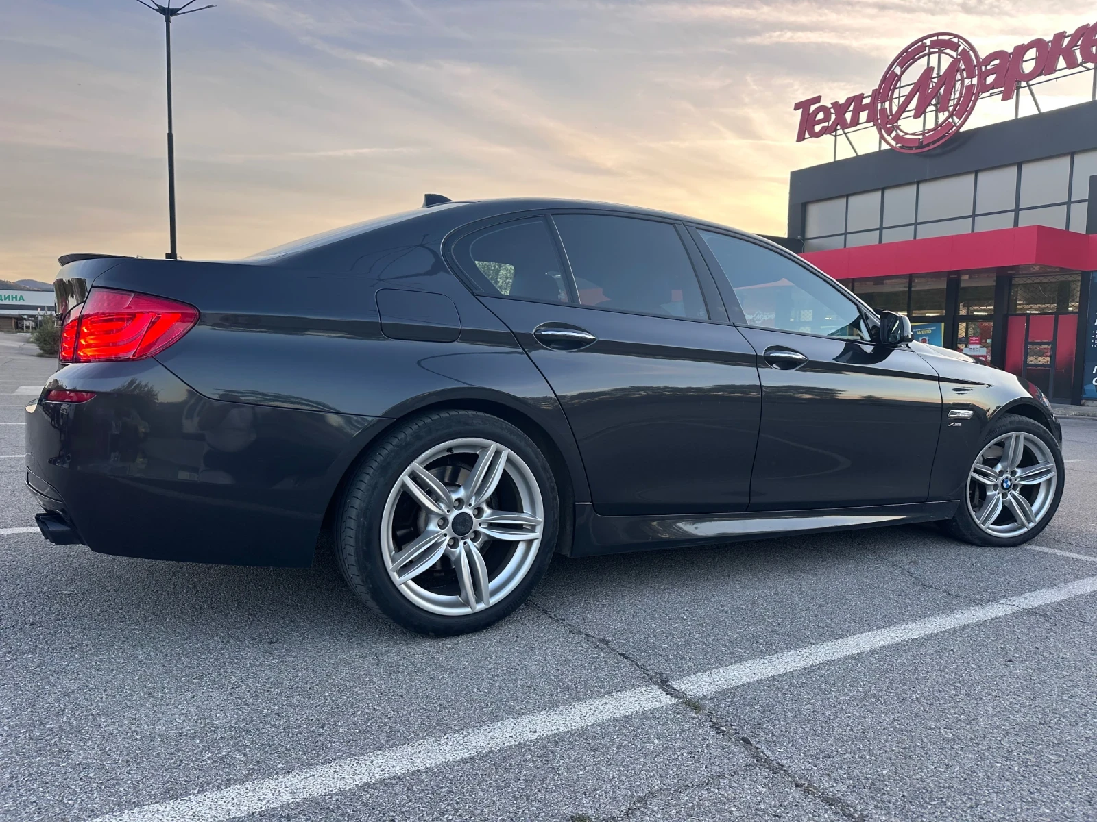 BMW 535 XDRIVE* FULL M PACK* ПОДГРЕВИ* КАМЕРА* ШИБЕДАХ, снимка 8 - Автомобили и джипове - 56074507