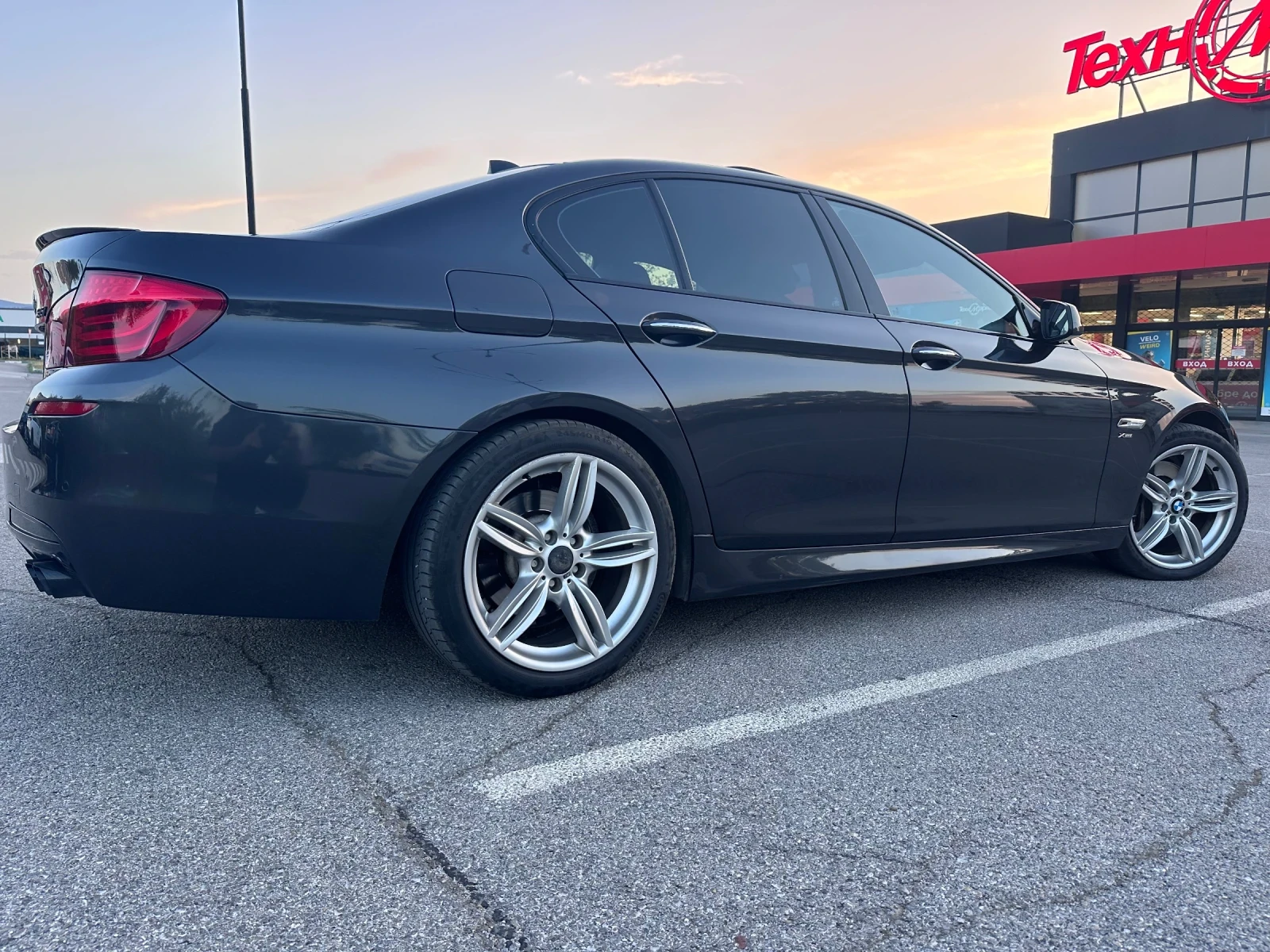 BMW 535 XDRIVE* FULL M PACK* ПОДГРЕВИ* КАМЕРА* ШИБЕДАХ, снимка 9 - Автомобили и джипове - 55830430