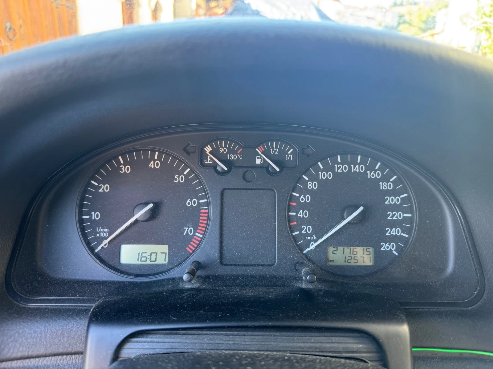 VW Passat 1.8, снимка 14 - Автомобили и джипове - 56376061