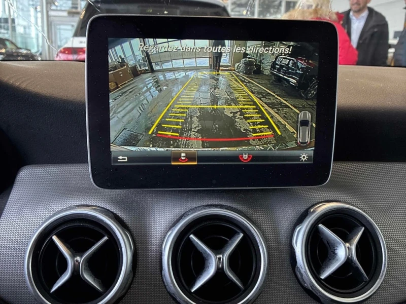 Mercedes-Benz GLA 250 * 4MATIC AWD * CARFAX * Панорамен шибидах, снимка 11 - Автомобили и джипове - 53264223