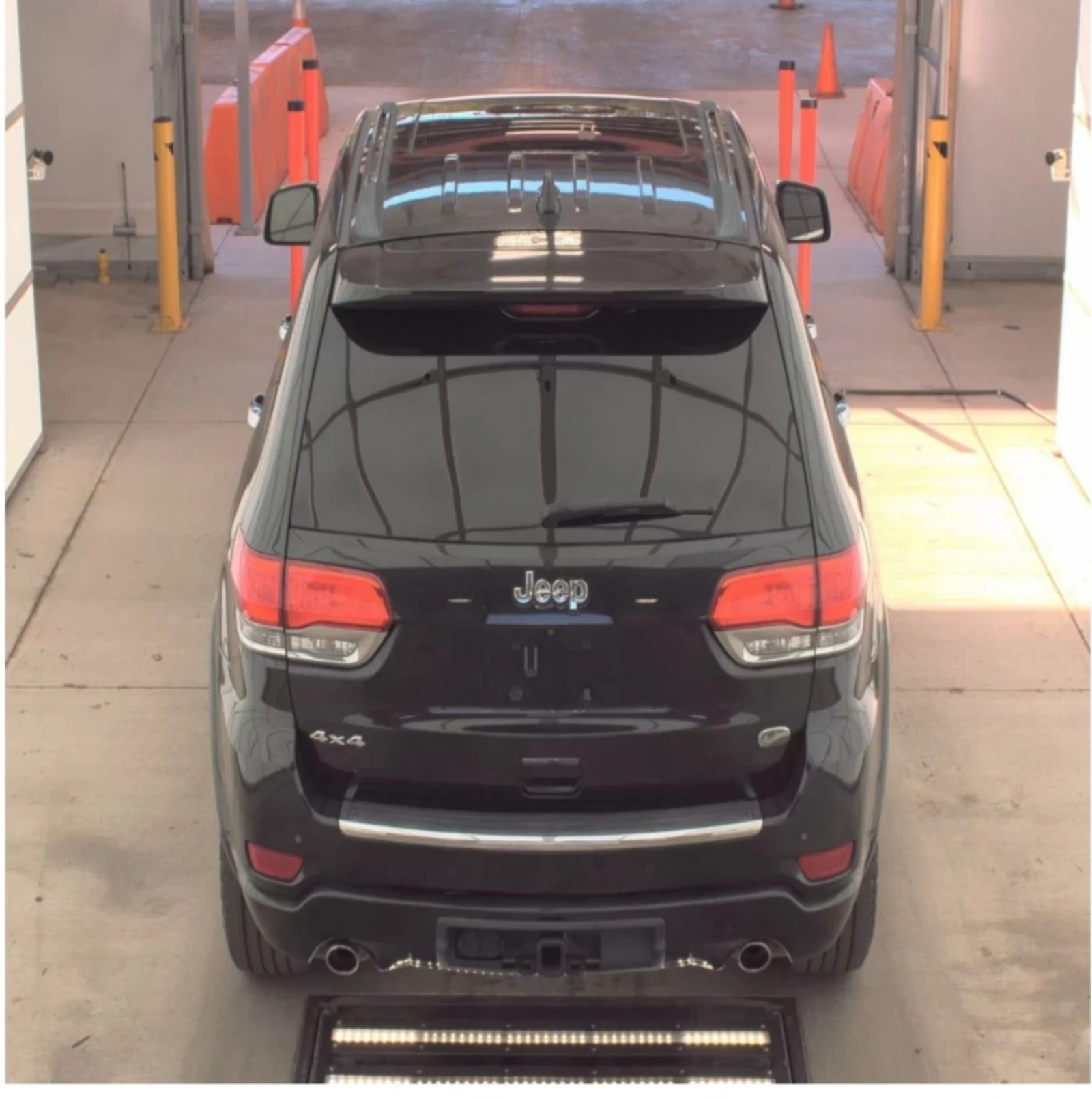 Jeep Grand cherokee 5.7 Hemi 8ZF Overland  - изображение 4