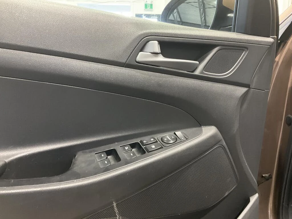 Hyundai Tucson SE* AWD* ПОДГРЕВИ* КАМЕРА* , снимка 15 - Автомобили и джипове - 54136642