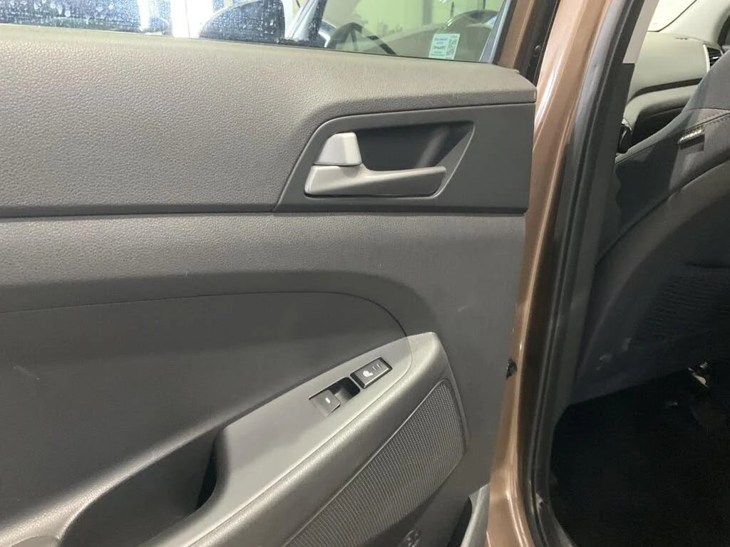 Hyundai Tucson SE* AWD* ПОДГРЕВИ* КАМЕРА* , снимка 16 - Автомобили и джипове - 54136642