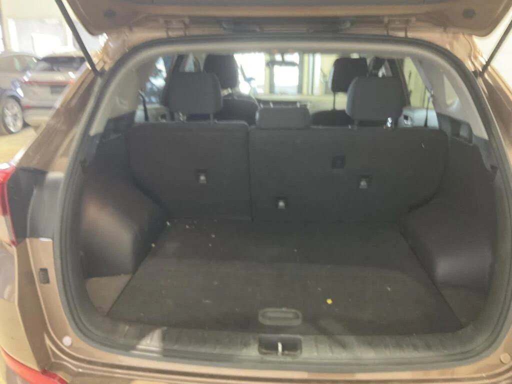 Hyundai Tucson SE* AWD* ПОДГРЕВИ* КАМЕРА* , снимка 17 - Автомобили и джипове - 54136642